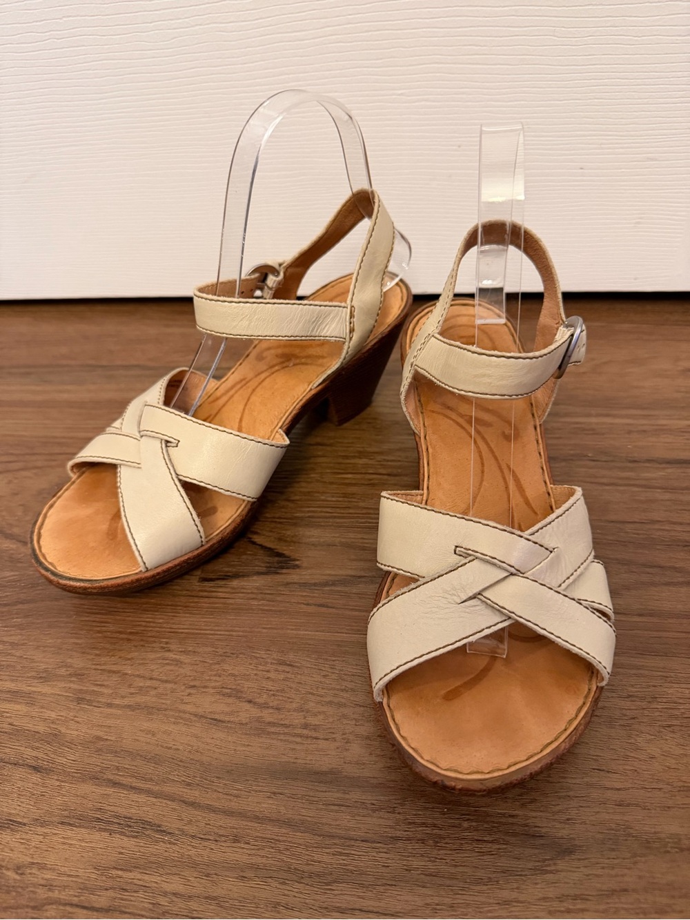 Born Cream Leather Cross-Strap Low Wedge Sandals. Size 8